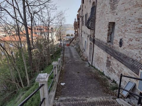 Photo: Immobile commerciale in Monte San Pietrangeli (FM)