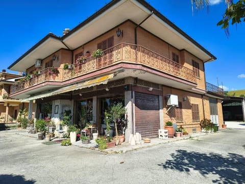 Photo: Immobile commerciale in Montegiorgio (FM)