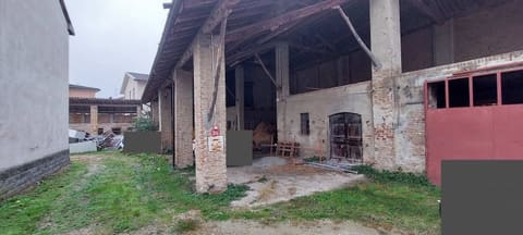 Photo: Immobile commerciale in Rea (PV)