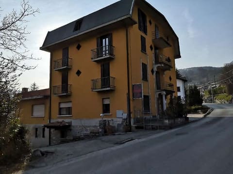 Photo: Immobile commerciale in Alta Valle Intelvi (CO)