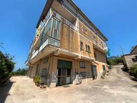 Photo: Immobile commerciale in Montecorvino Rovella (SA)