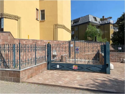 Photo: Garage in Garbagnate Milanese (MI)