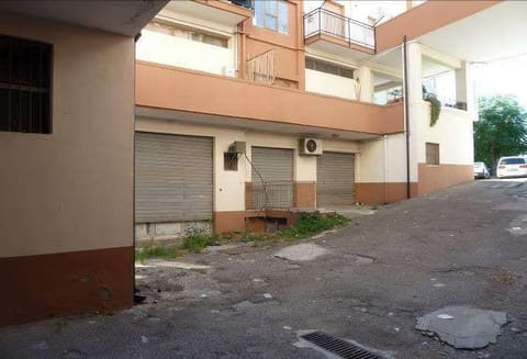 Foto: Immobile commerciale a Scanzano Jonico (MT)
