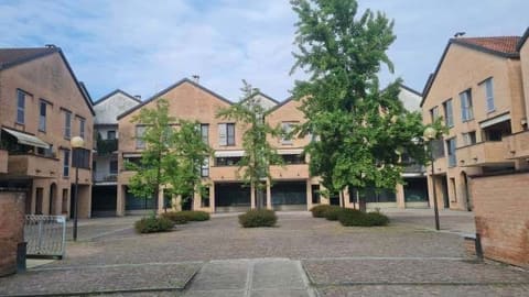 Photo: Immobile commerciale in Peschiera Borromeo (MI)