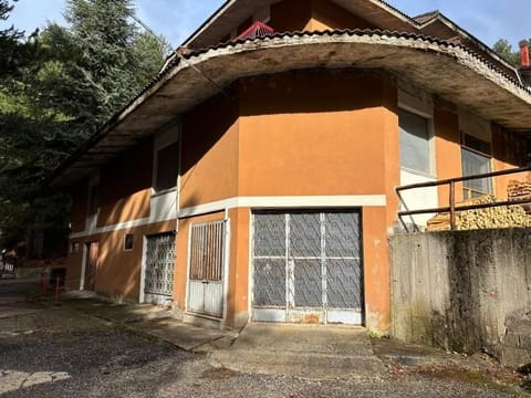 Foto: Immobile commerciale a Taverna (CZ)