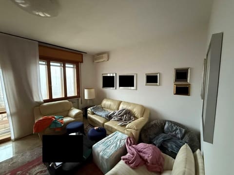Photo of the lot 8
